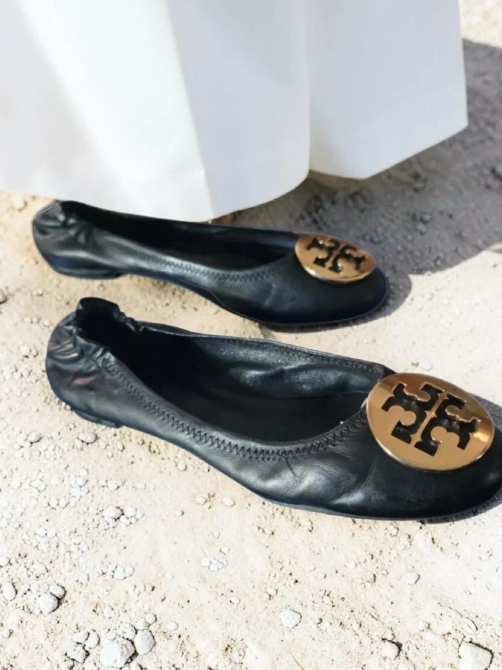 EUC TORI BURCH ( 9  )  Minnie Black Leather Travel Ballet Flat Shoes Gold Logo
